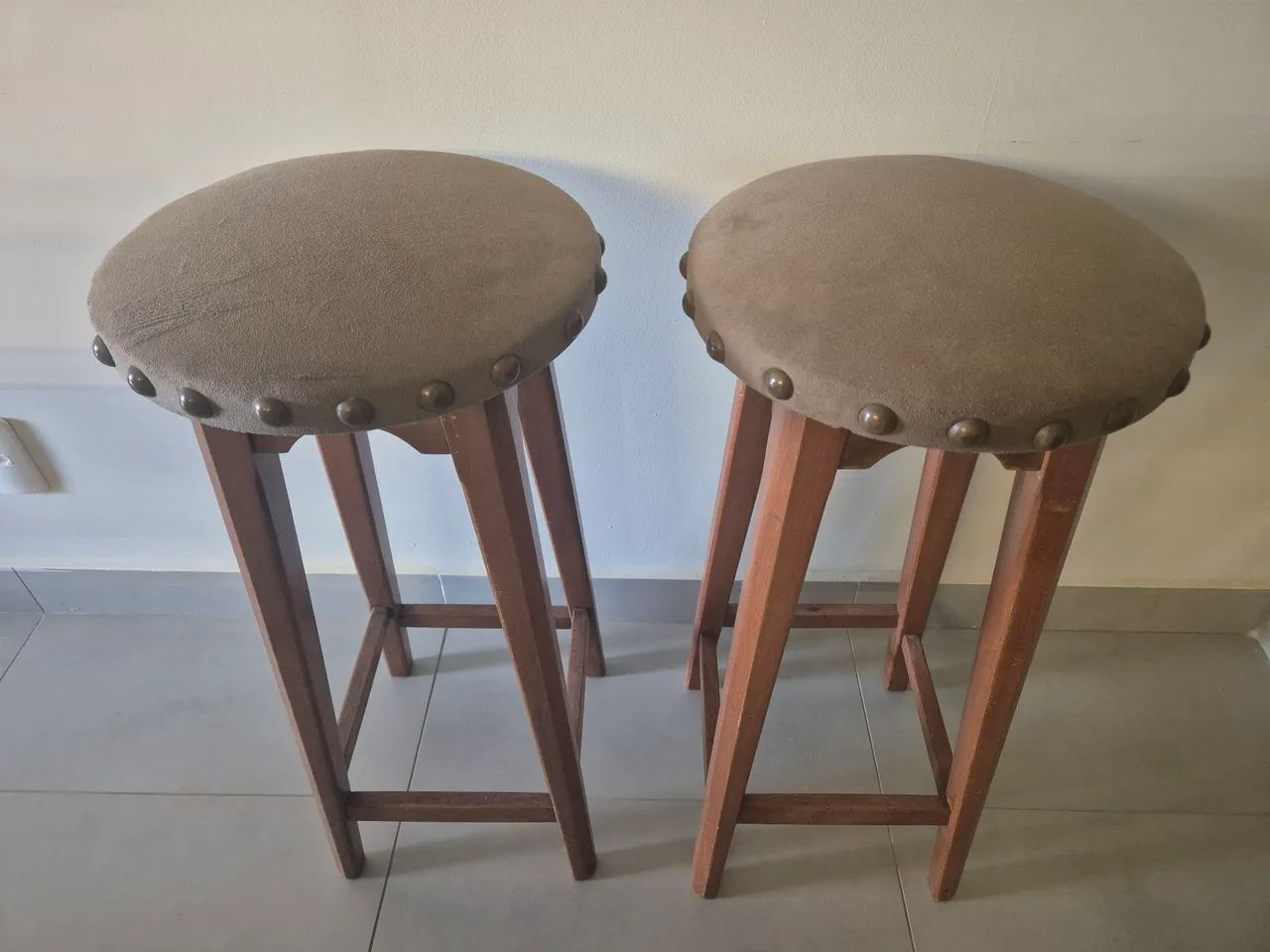 Banquetas de madeira - Foto 2