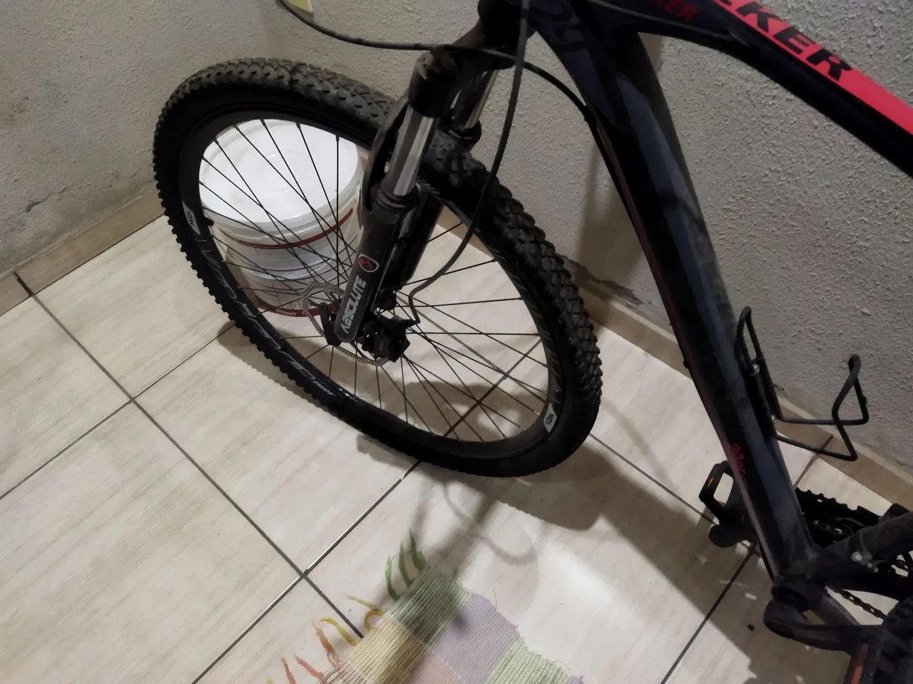 Bicicleta aro 29 em bom estado - Foto 4
