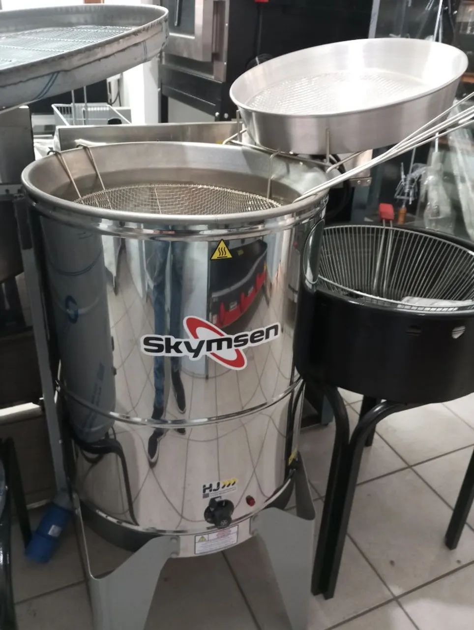 NZ. Fritadeira elétrica água e óleo 24 litros Skymsen 5.500w