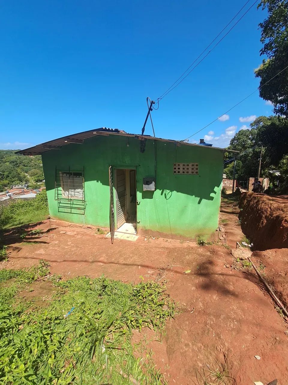 Vende-se uma casa 2 sala 2 banheiro 2 quartos com quintal quarto com suíte 