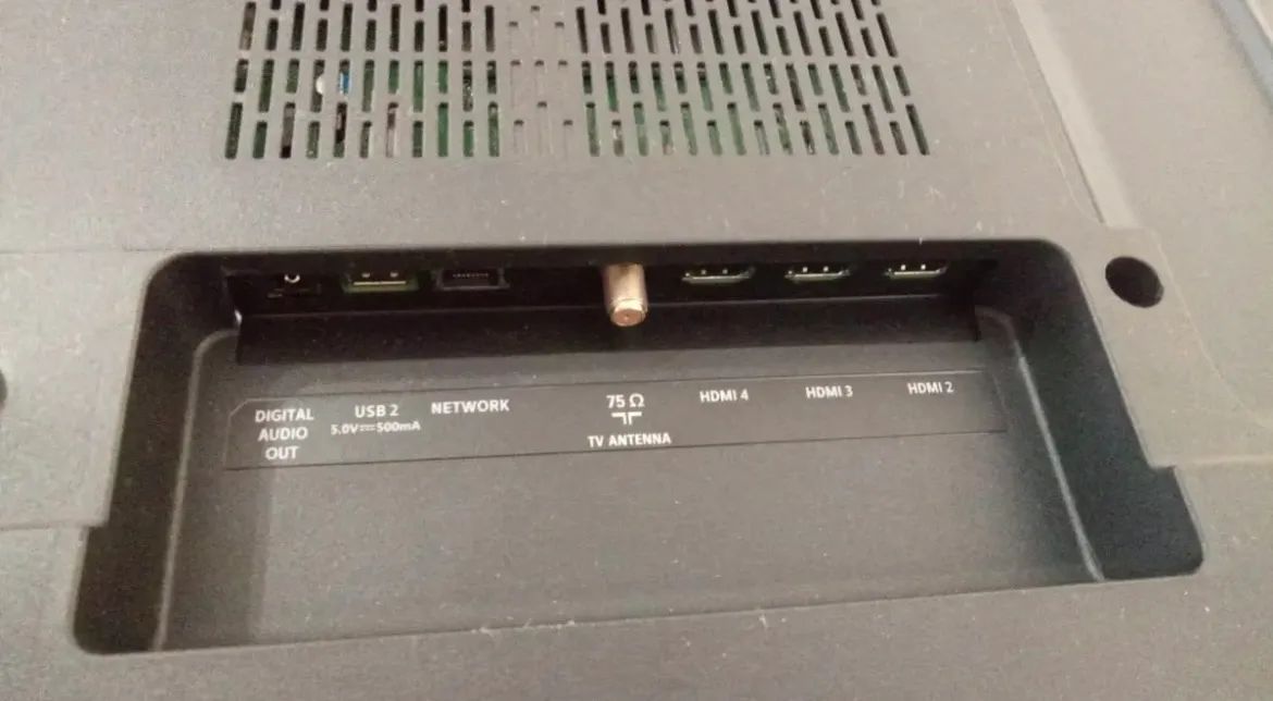 Smart TV Philips 50 polegadas 4K com defeito