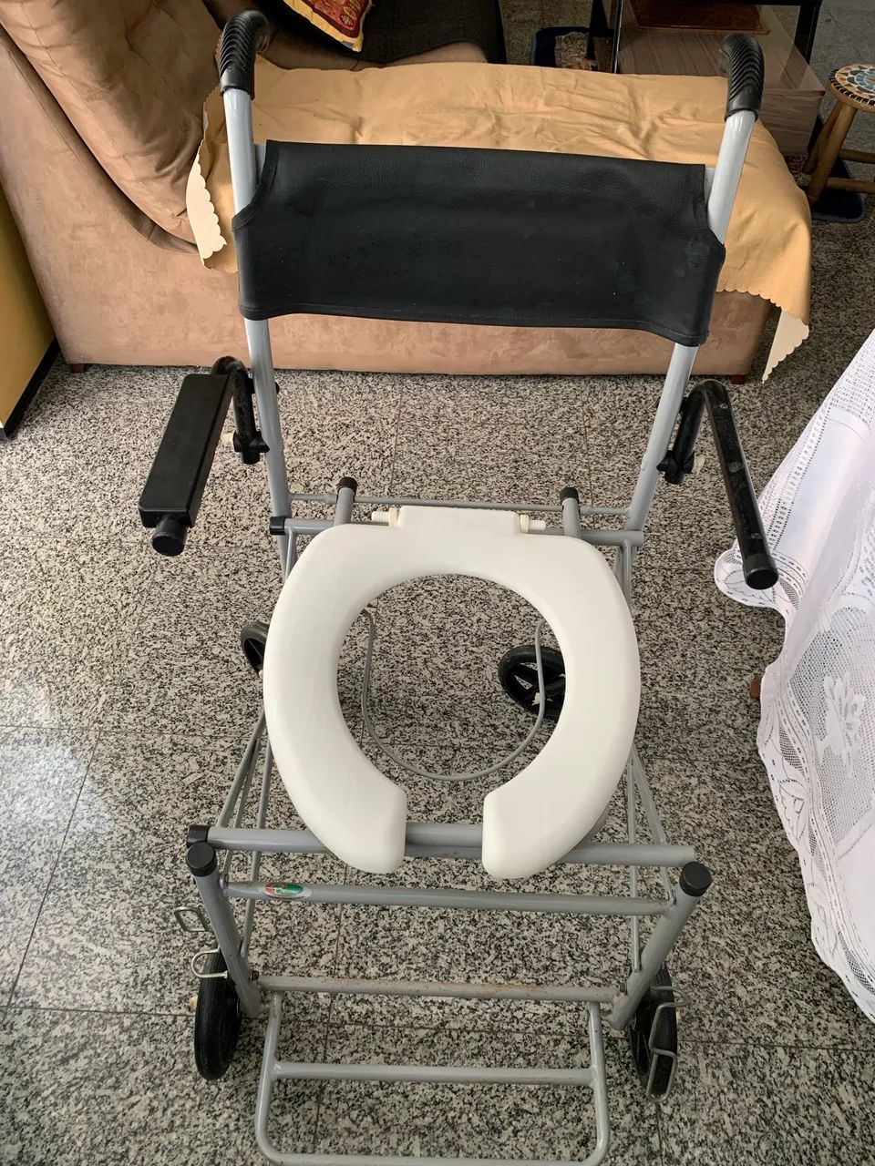 Cadeira higiênica semi nova  - Foto 2