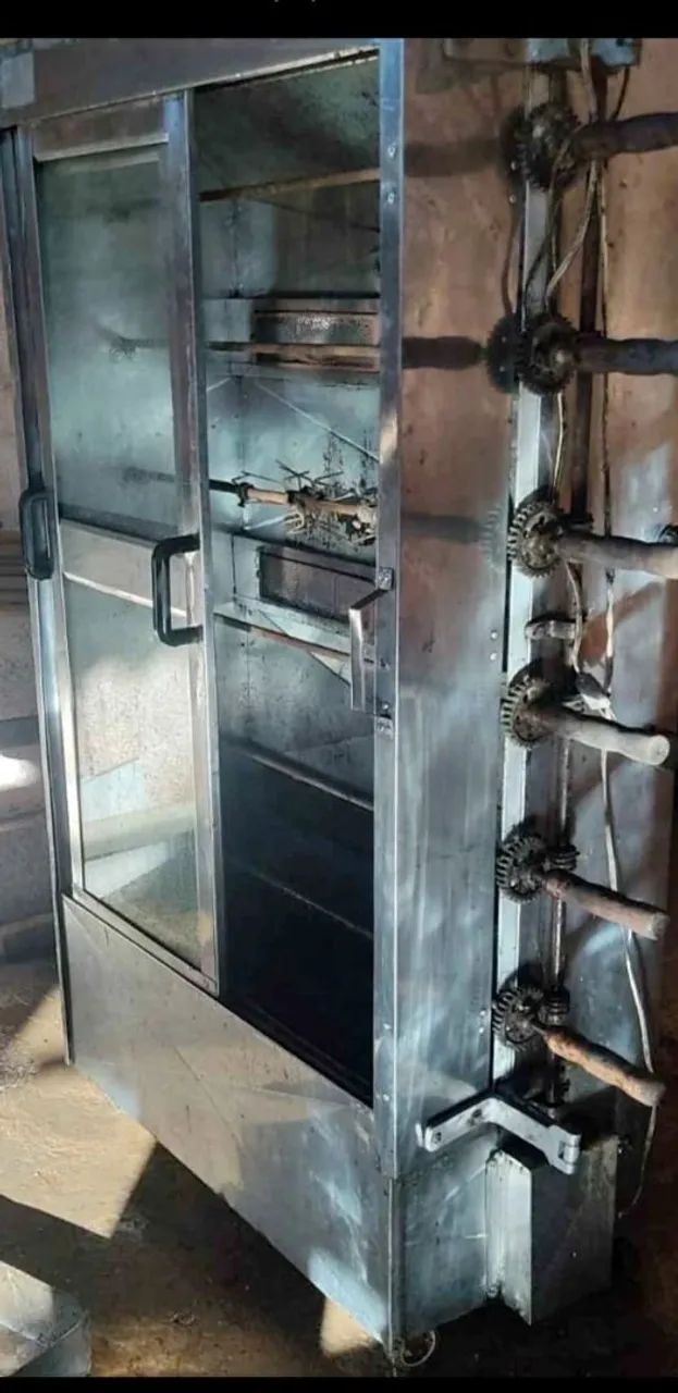 Vende-se frangueira e equipamentos 