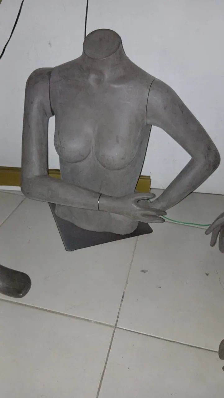 Manequins e mesa para loja  - Foto 5