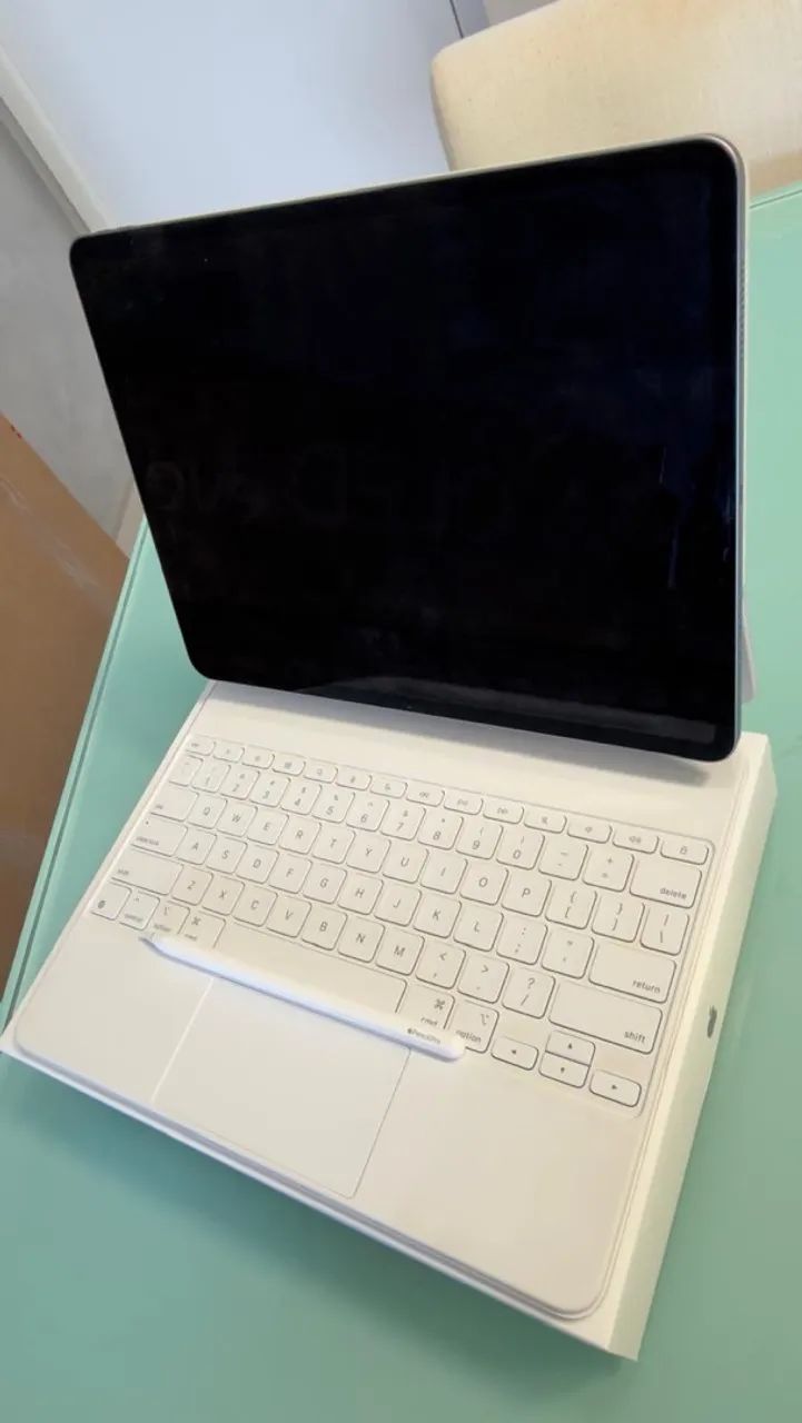 iPad Air m3 tela 13 256gb Apple Pencil Pro Magic Keyboard 