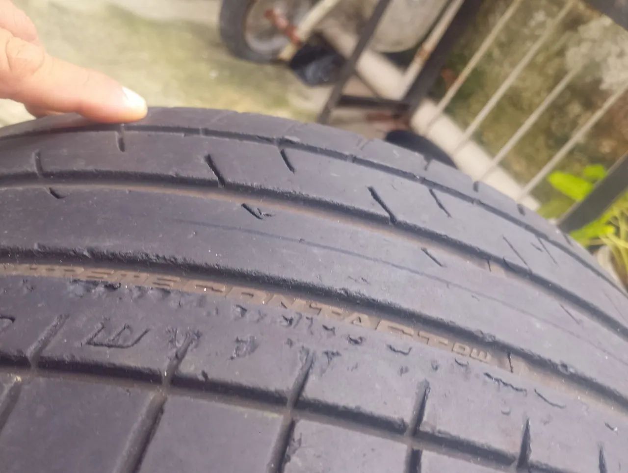 Pneu aro 17 continental usado pouco  - Foto 3