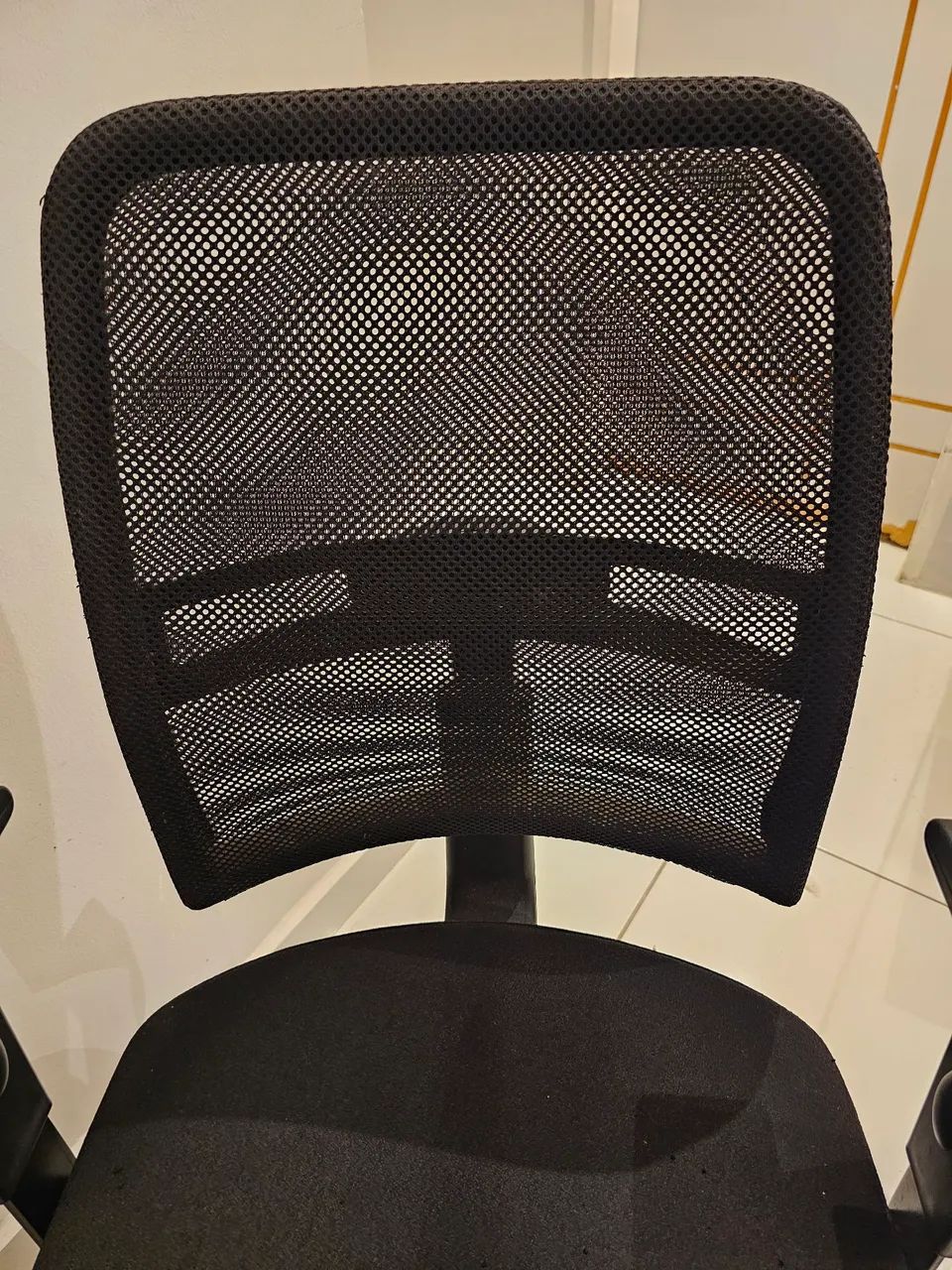 Rotating Office Chair with Mesh Backrest and Adjustable Armrests