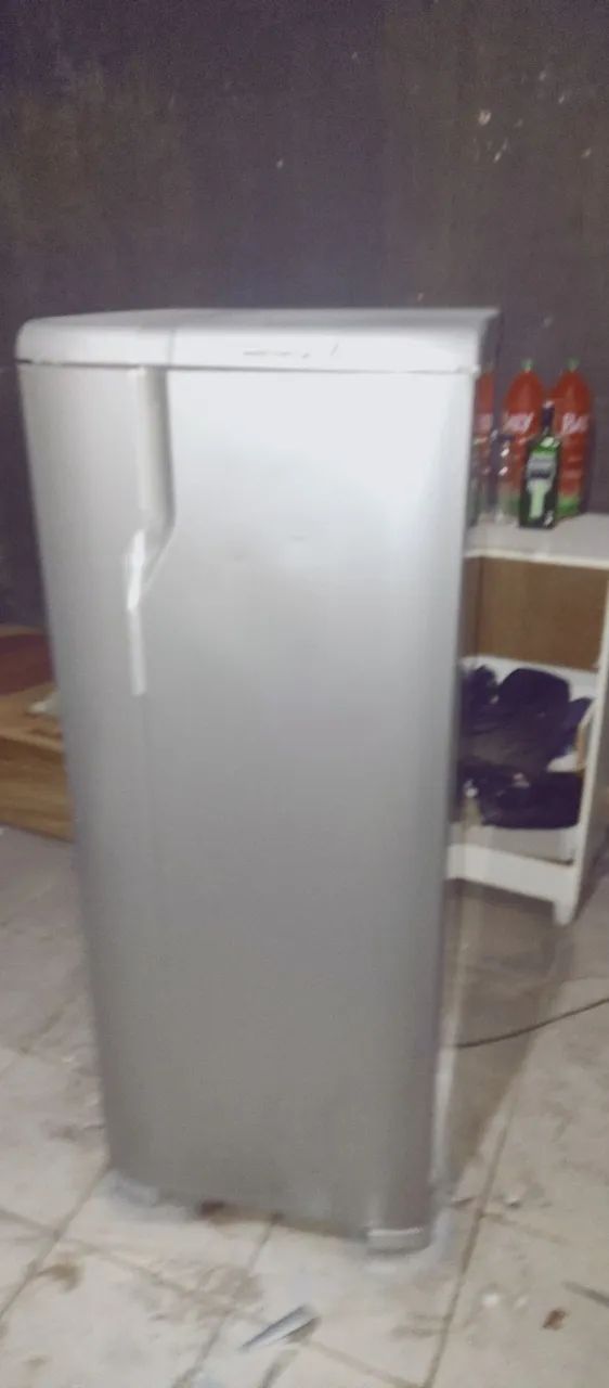 ENVELOPAMENTO E APLICAÇÃO DE PAPEL DE PAREDE - Foto 2