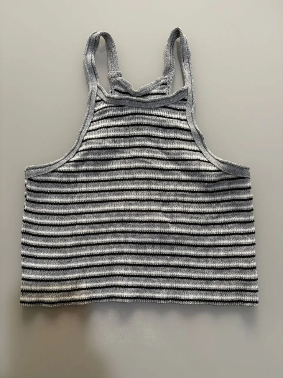 Cropped Tricot Listrada Cinza e Preta