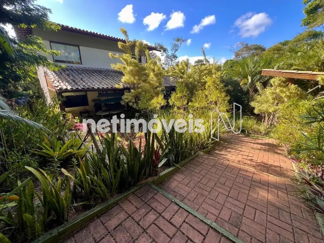 Casa com 4 suítes e amplo terreno - Foto 2