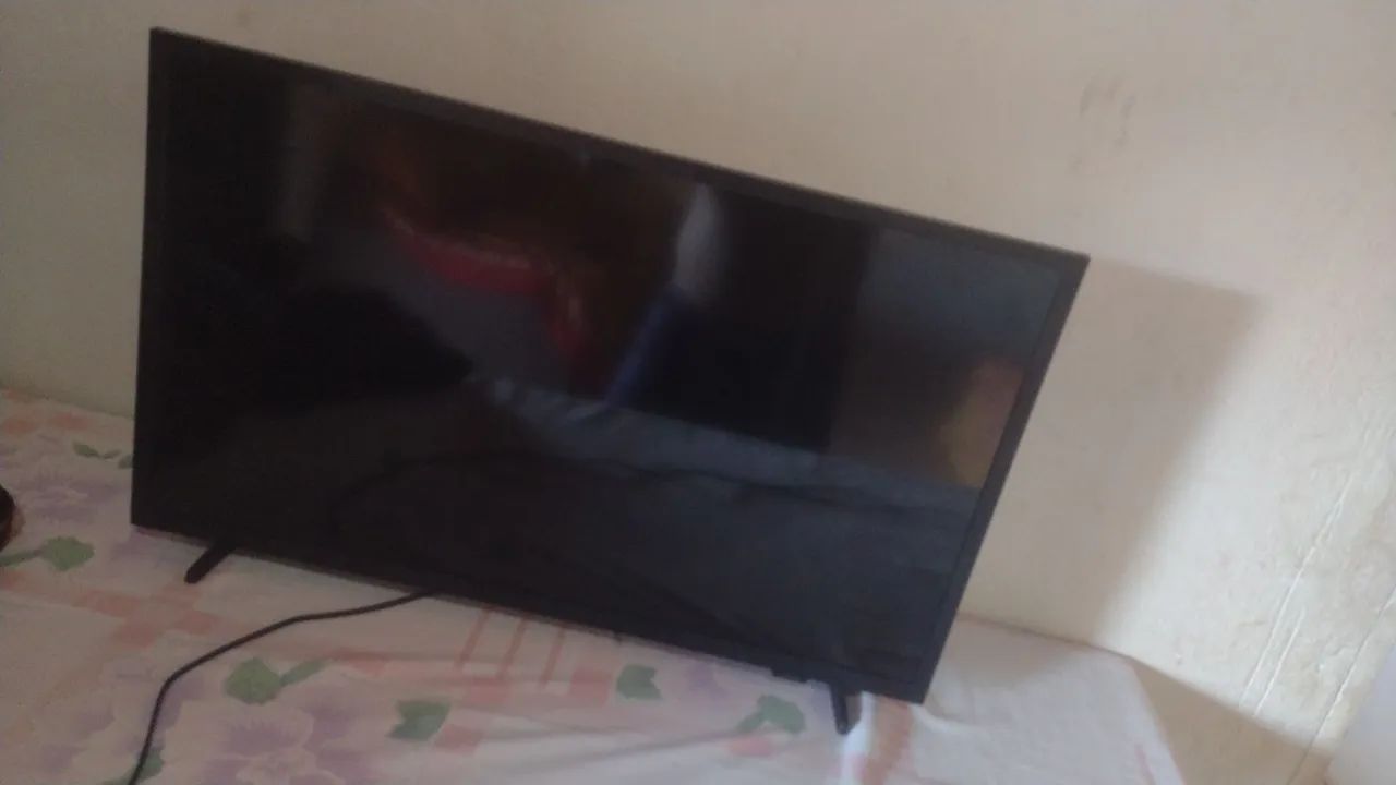 Vendo televisão pra retirada de peças 