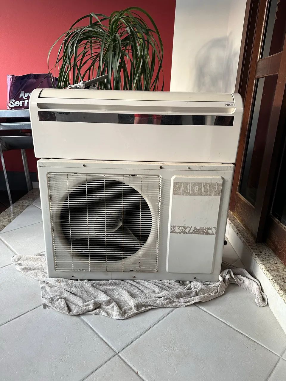 Ar condicionado Elgin 24000 btus. Usado. 