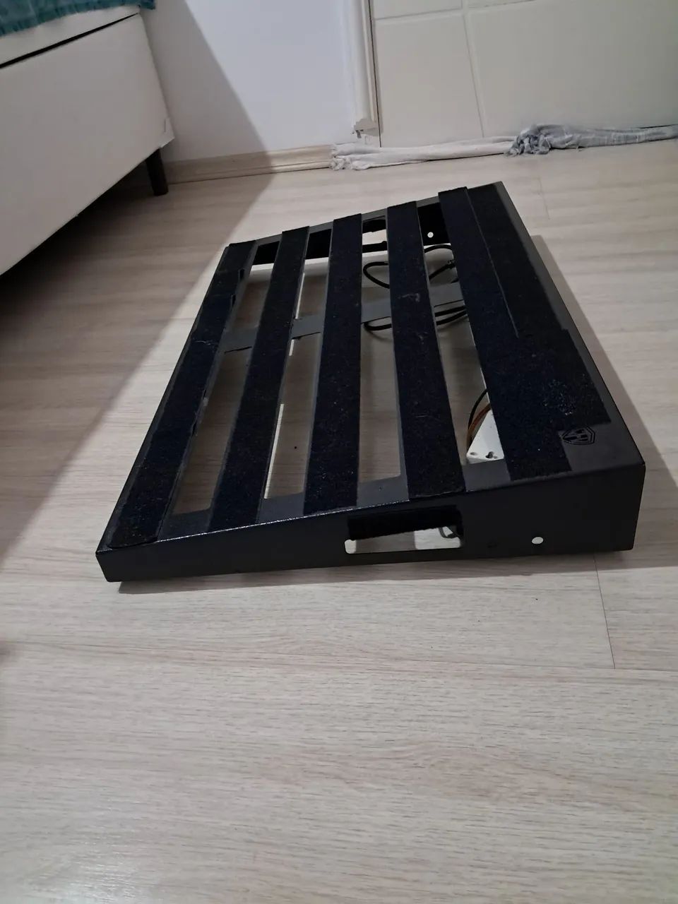 Pedalboard para pedais de efeito.