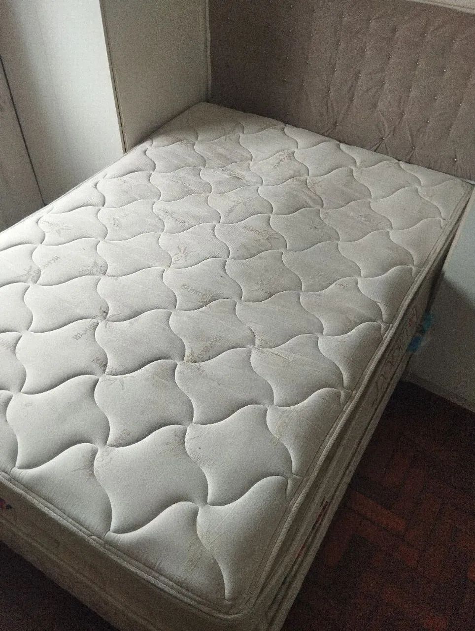 Cama de casal com box