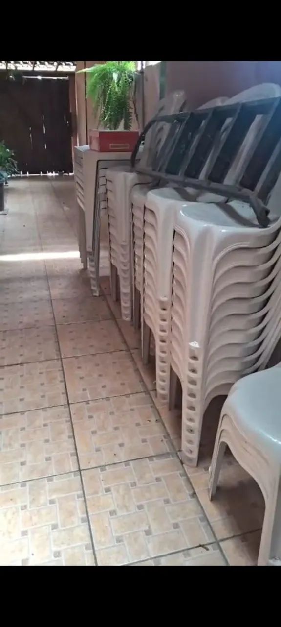 Mesa com 4 cadeiras 