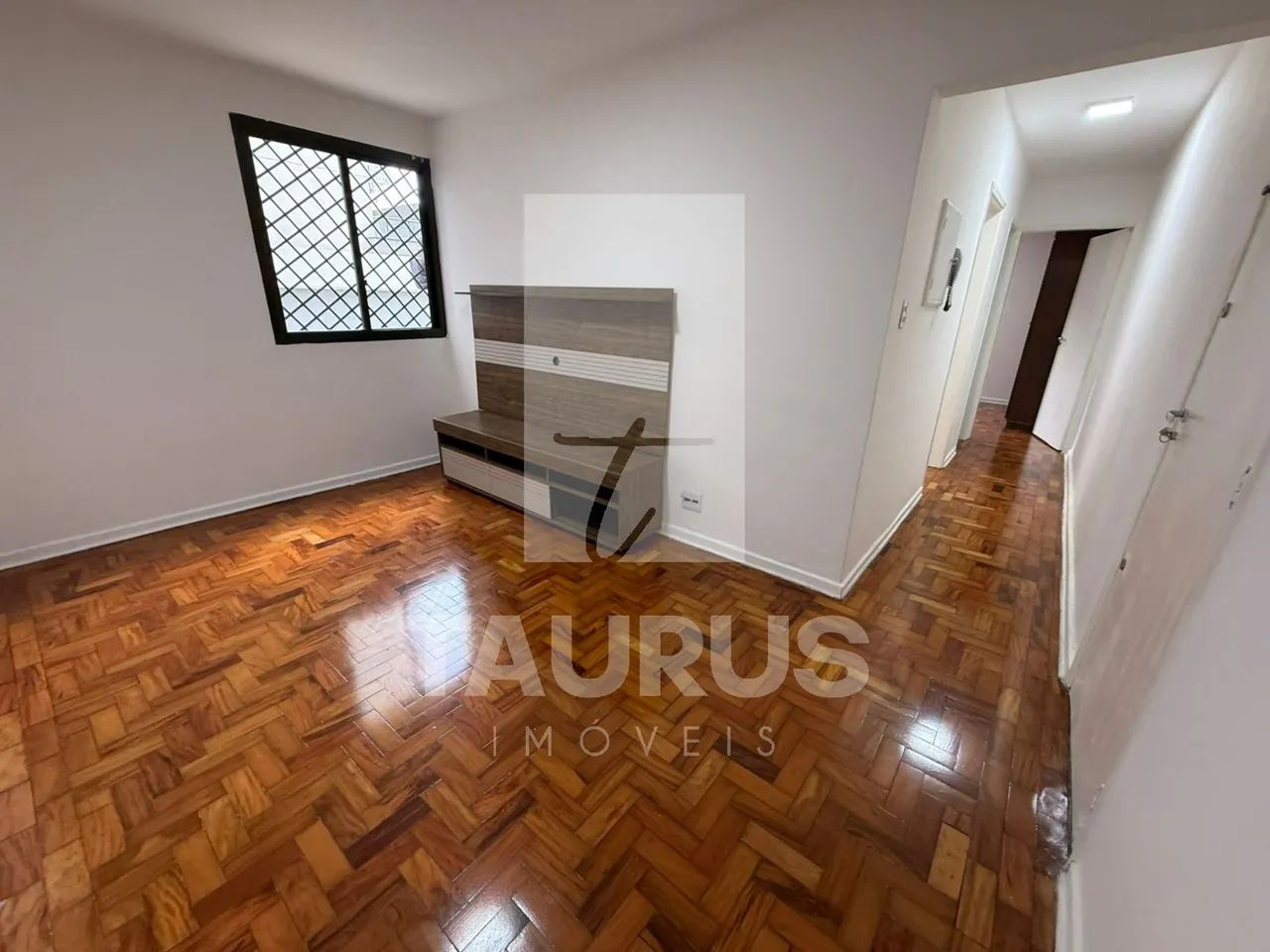Apartamento para comprar ou alugar com 2 quartos e 1 vaga em Moema, São Paulo-SP.