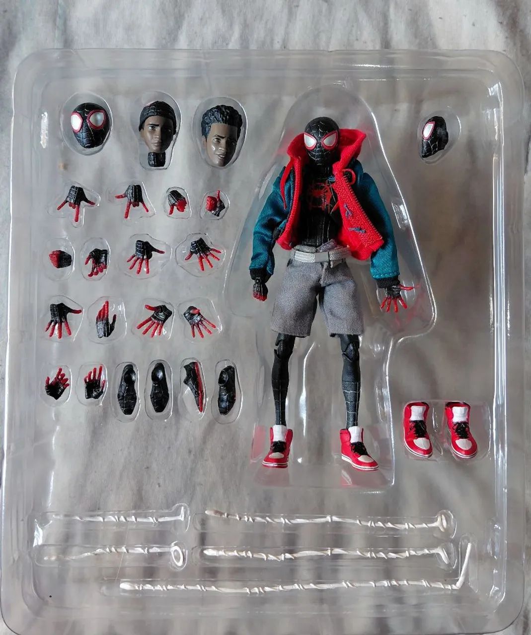 Mafex - Miles Morales  - Foto 3