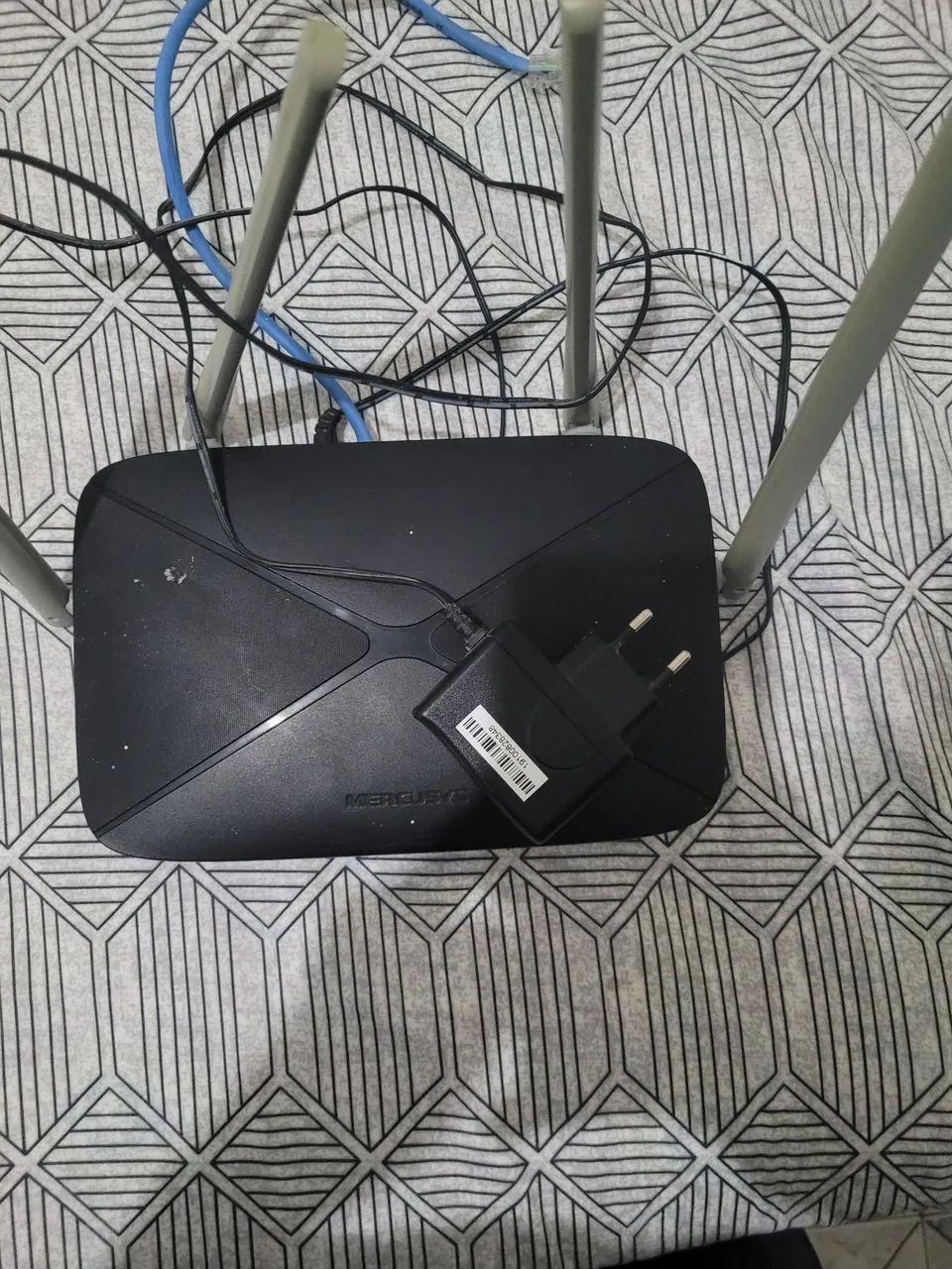 Roteadores Mercusys e Intelbras