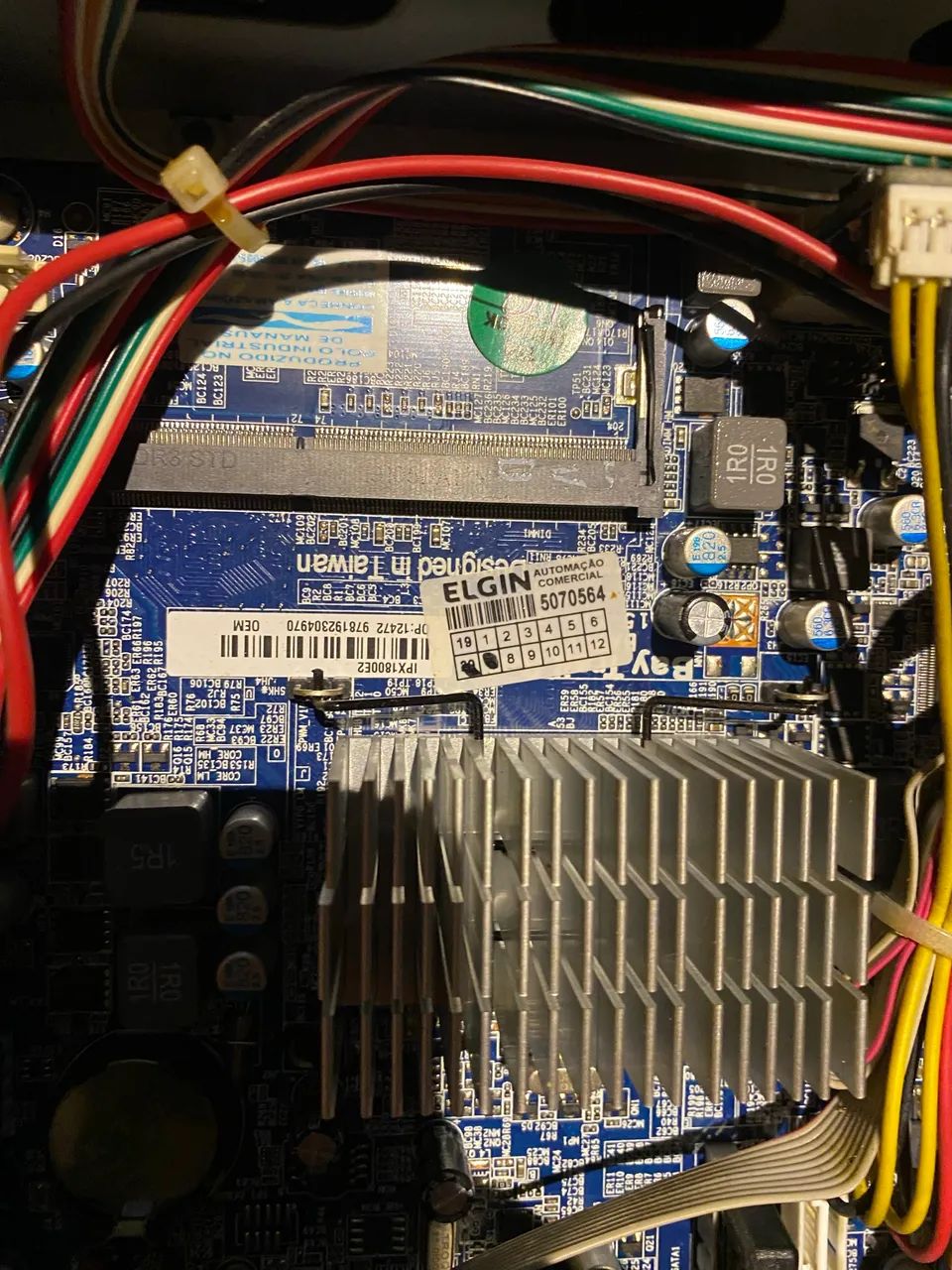 PC compacto/office da Elgin, com memória DDR3 SO-DIMM 