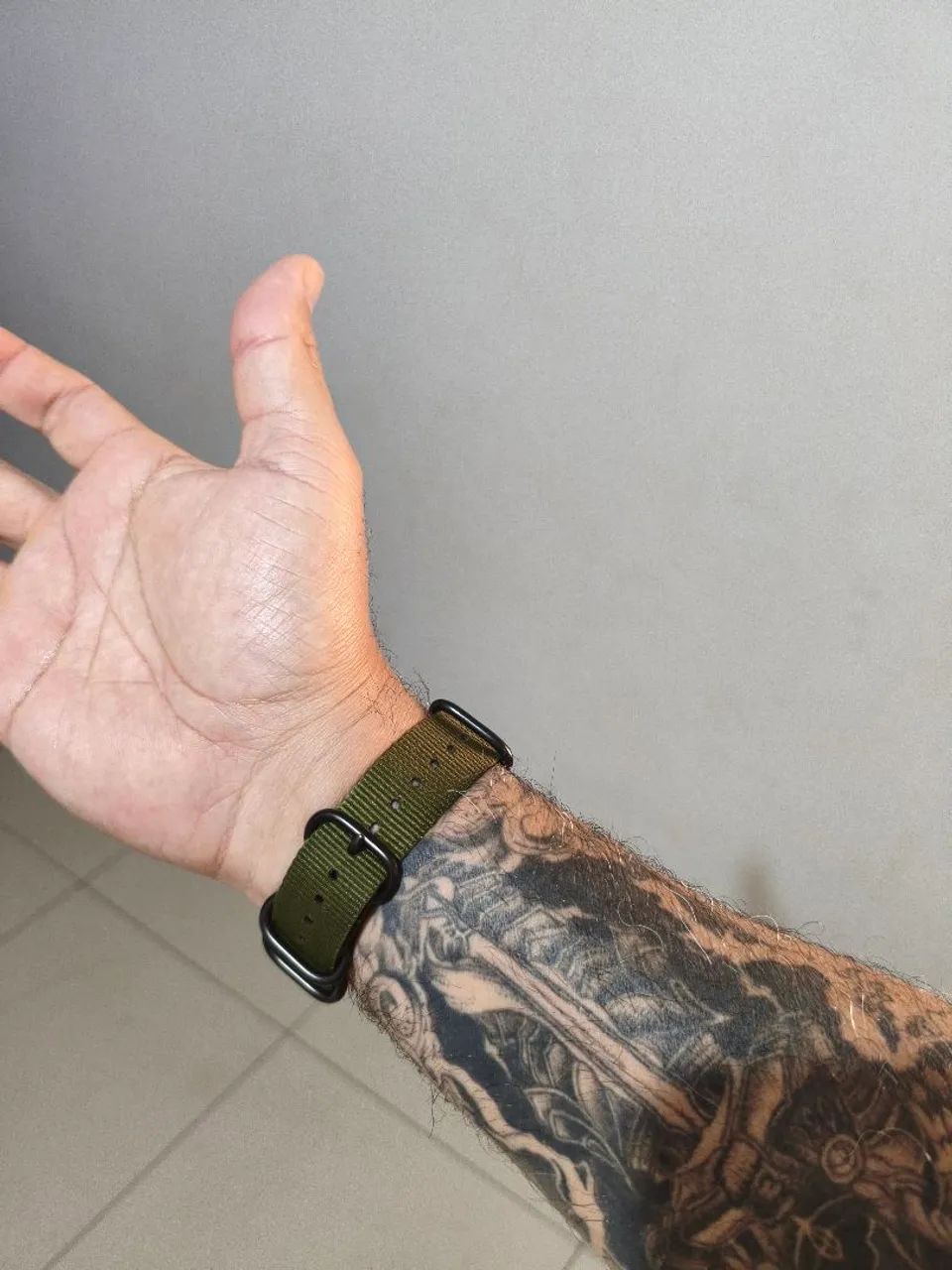 Relógio Timex a quartz, usado , com duas pulseiras, uma nato e uma de couro - Foto 2