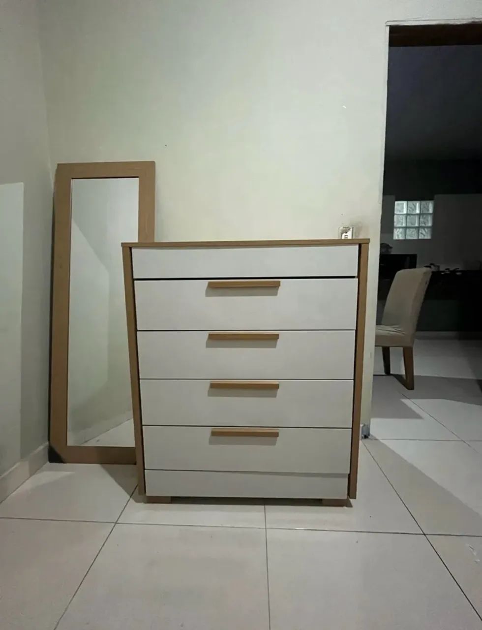 CÔMODA e ESPELHO DE CORPO TODO - Foto 2
