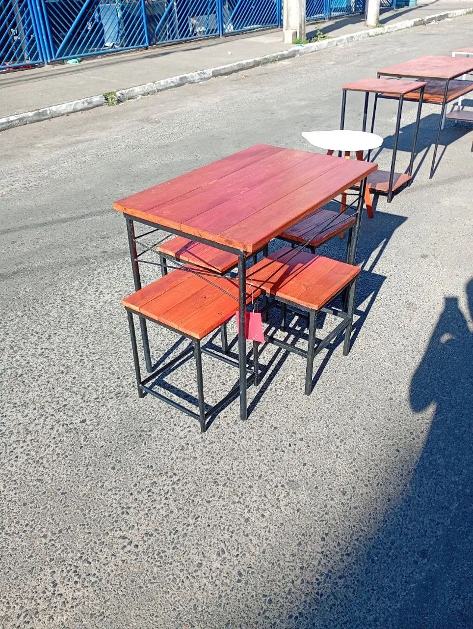 Conjunto mesa com duas banquetas  - Foto 4
