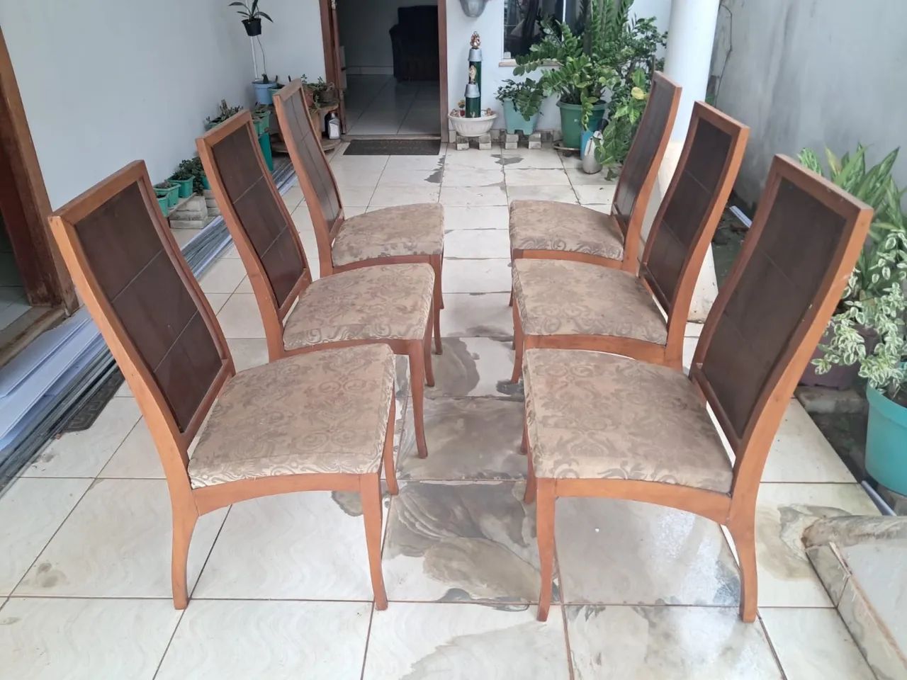 Vendo 6 cadeiras de madeira  - Foto 2