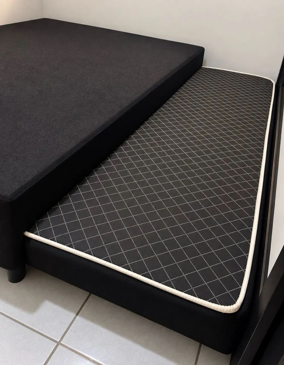 Cama de casal com cama auxiliar de solteiro. - Foto 2
