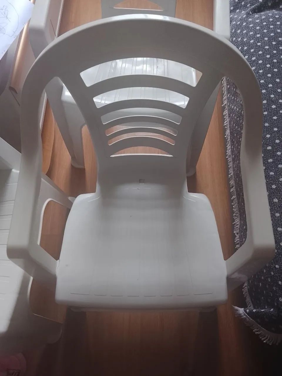 Cadeira de plástico  - Foto 3
