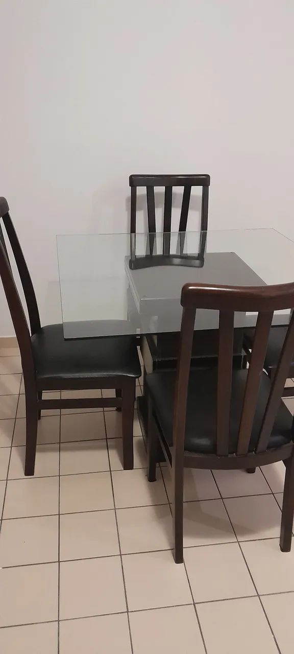 Mesa com 4 cadeiras 65568136293250124