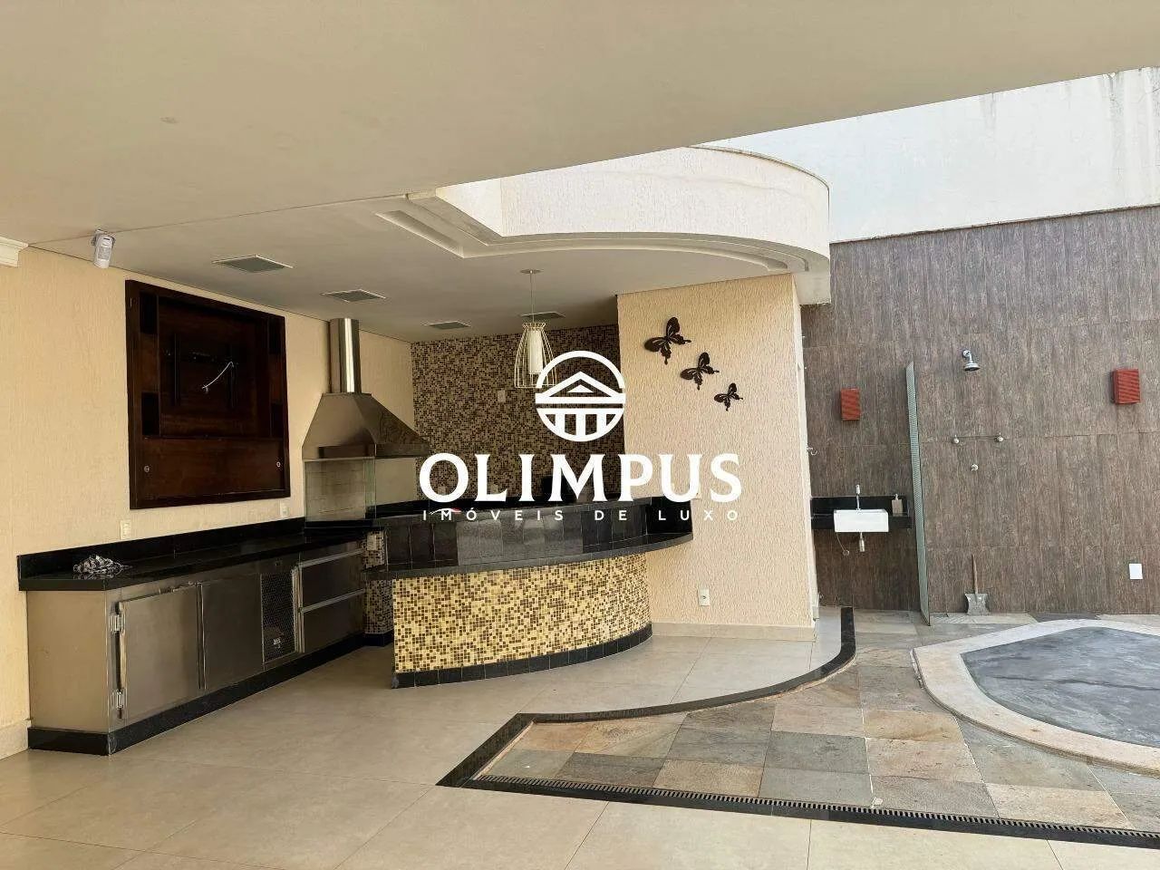 CÓD. 4337 - Excelente sobrado com área de 345m² no Bairro Centro