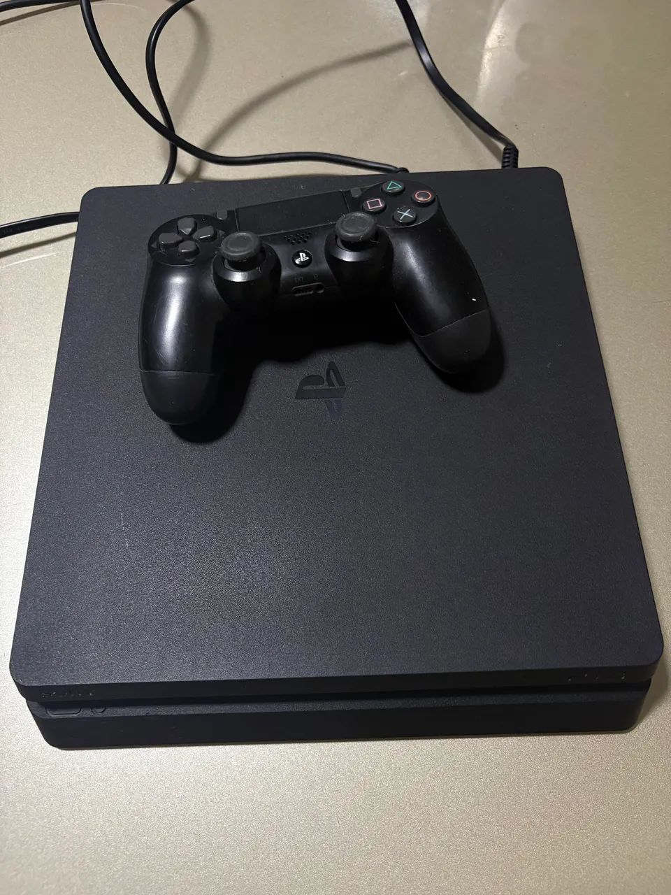 PlayStation 4 / PS4 