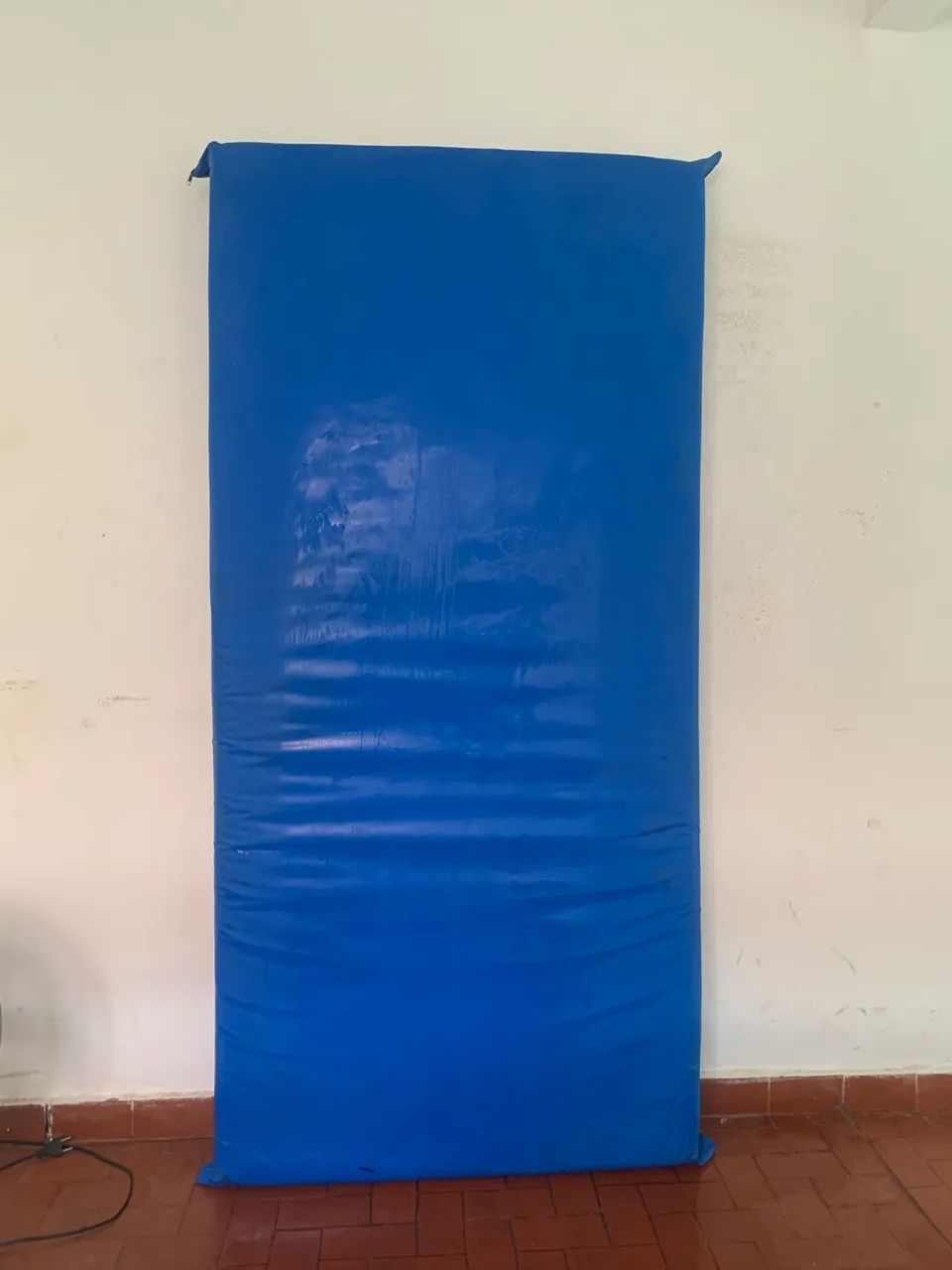 Colchão de solteiro + capa de couro  - Foto 3