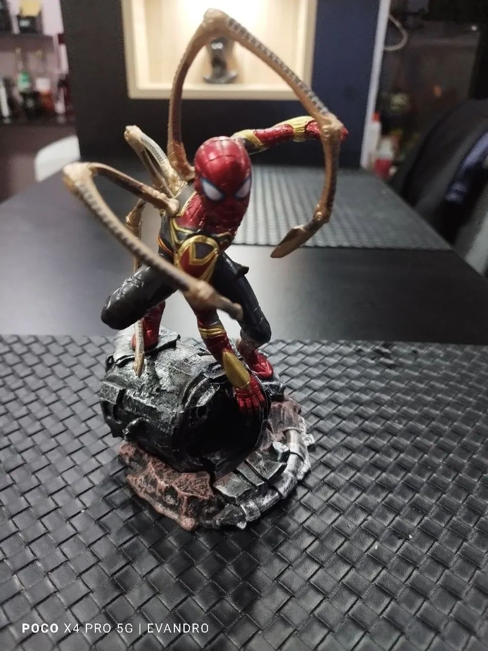 Estátua Homem-Aranha  - Foto 5