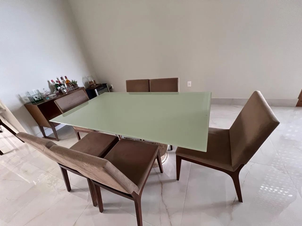 VENDO MESA DE JANTAR COM CADEIRAS - Foto 3