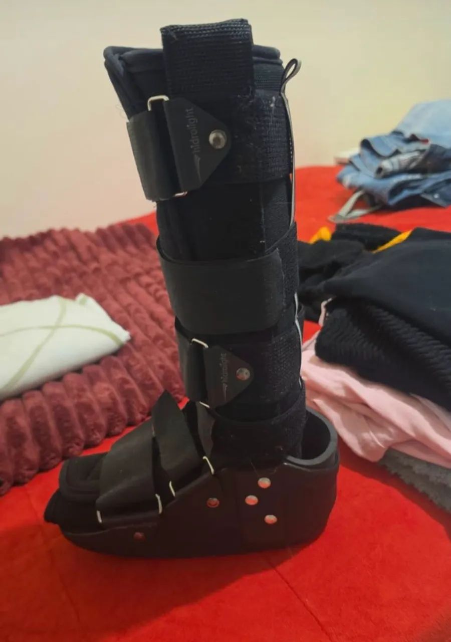 Bota ortopédica com muleta - Foto 2