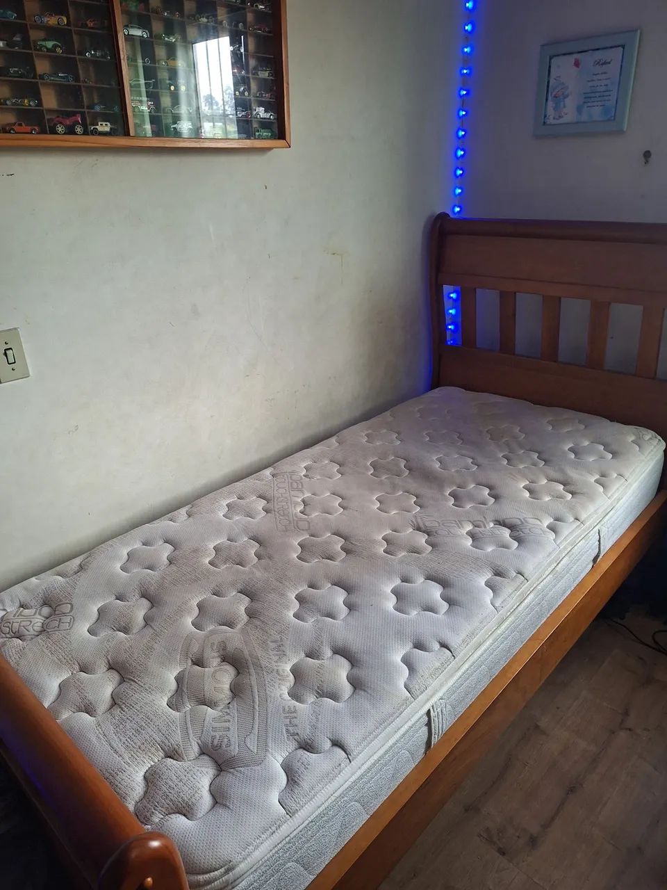 Cama solteiro de madeira com colchão de mola  - Foto 2