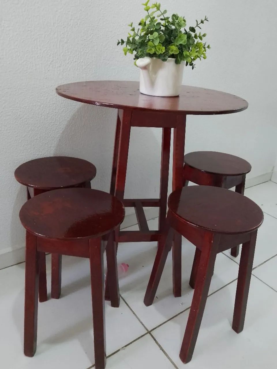 Mesa redonda de madeira 