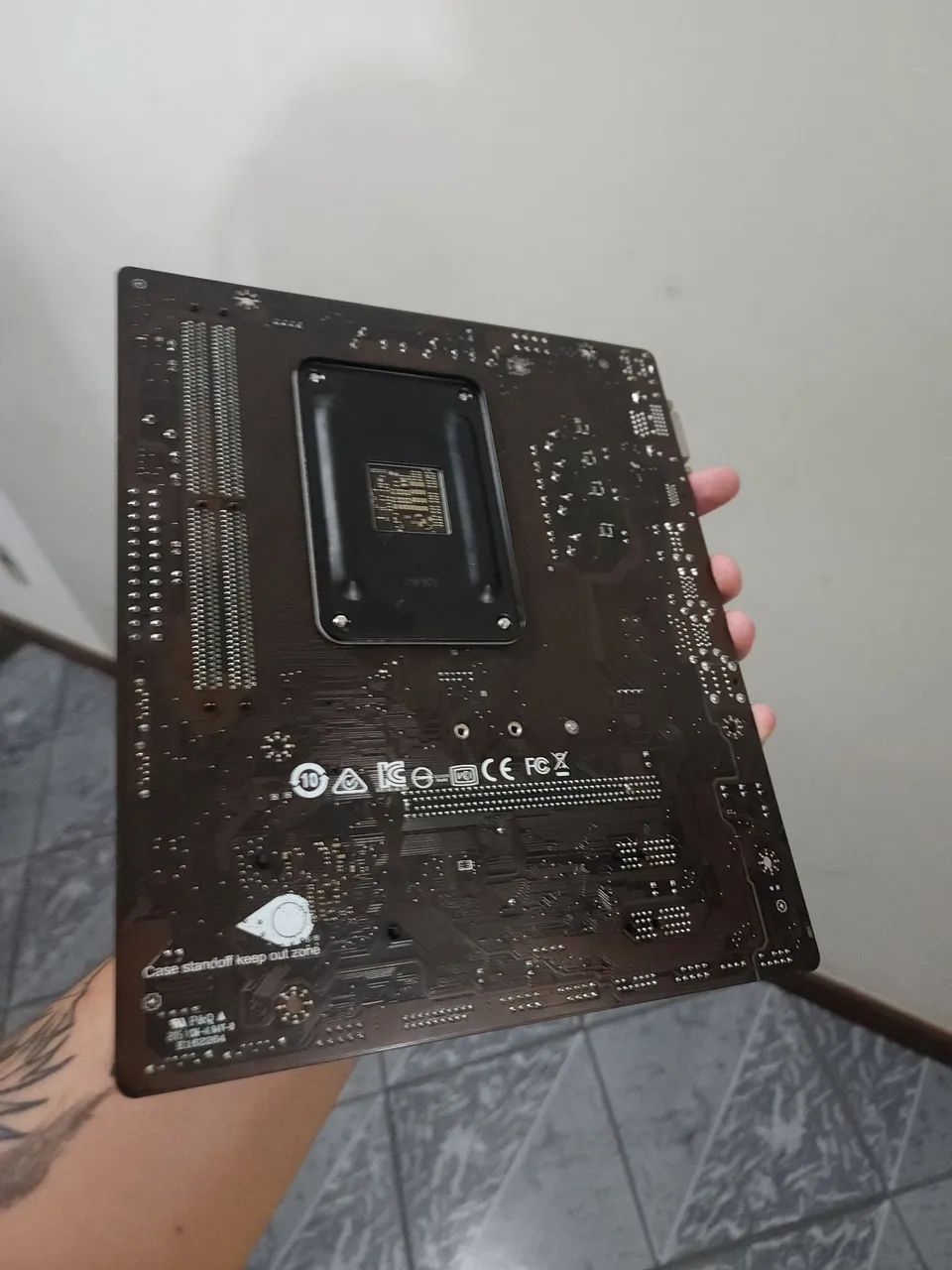Placa mãe b450m com avaria - Foto 3
