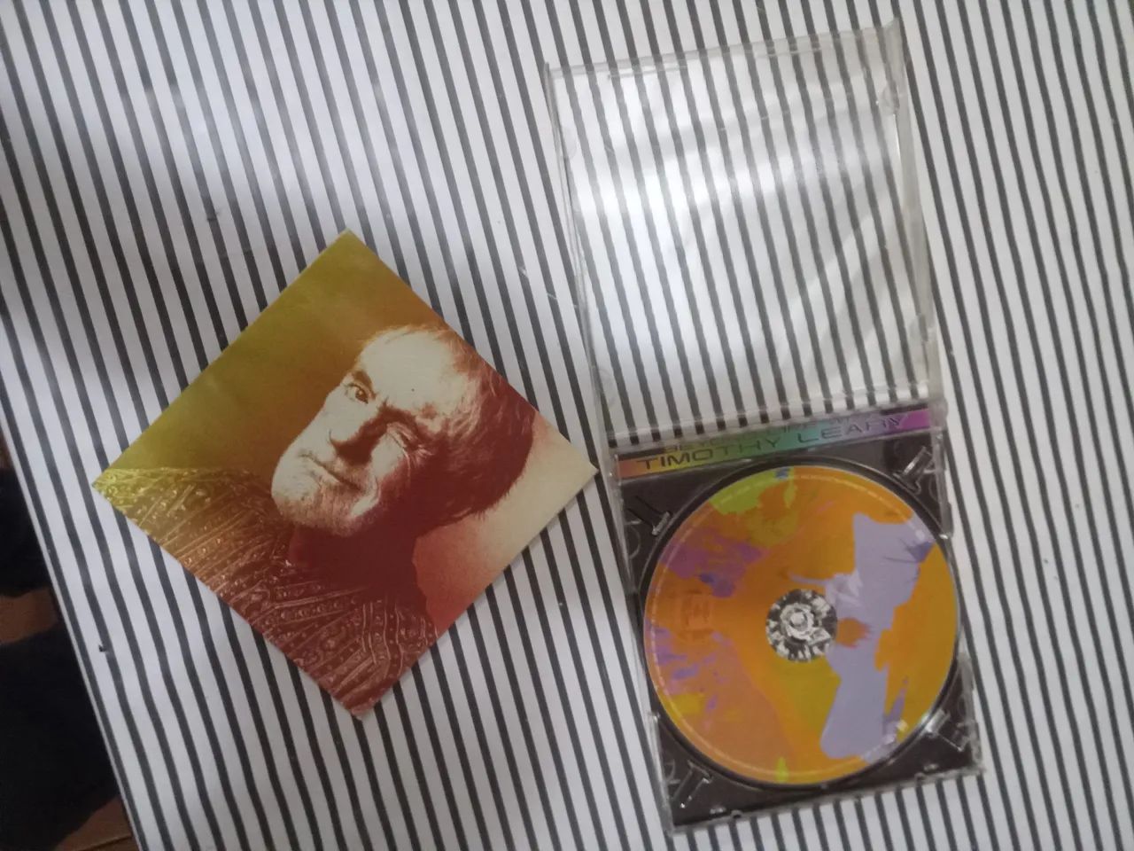 CD importado Beyond Life With Timothy Leary capa holográfica - Foto 3