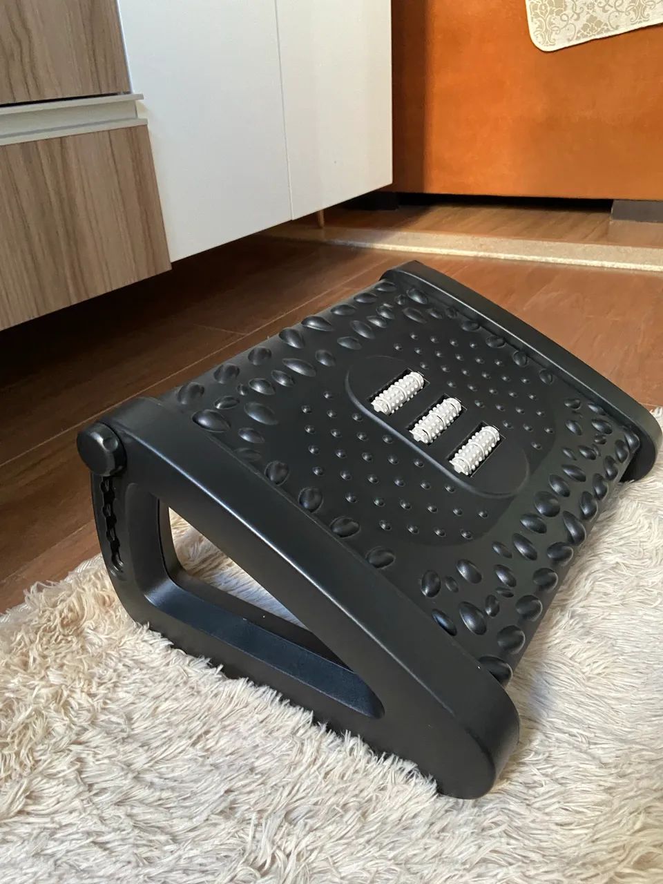 Suporte ergonômico para os pés.