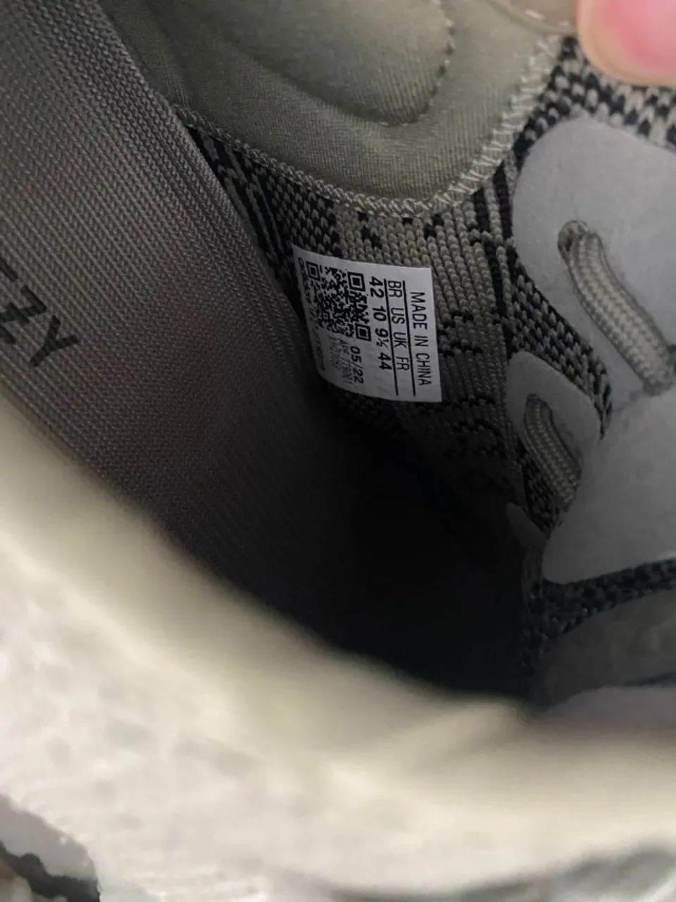 Tenis Yeezy 350 V2 Granite - Foto 3