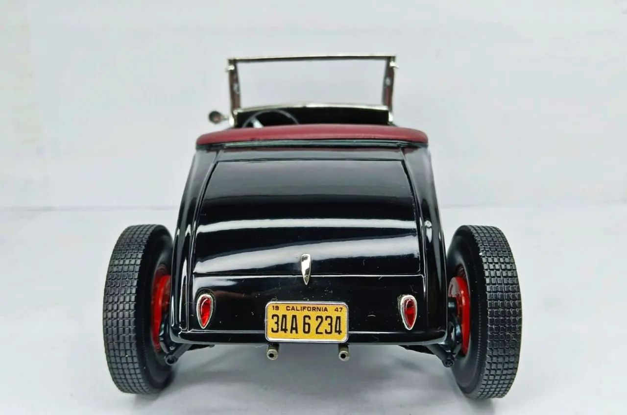 Miniatura Ford Roadster 1929 1/18 - Hobbies e coleções - Vila