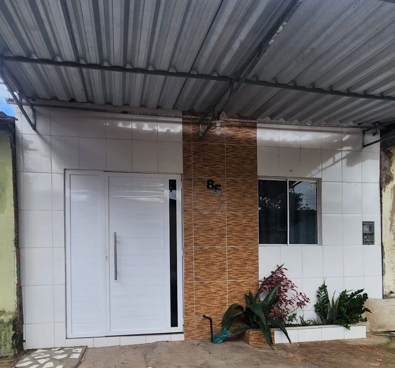 vende-se uma casa