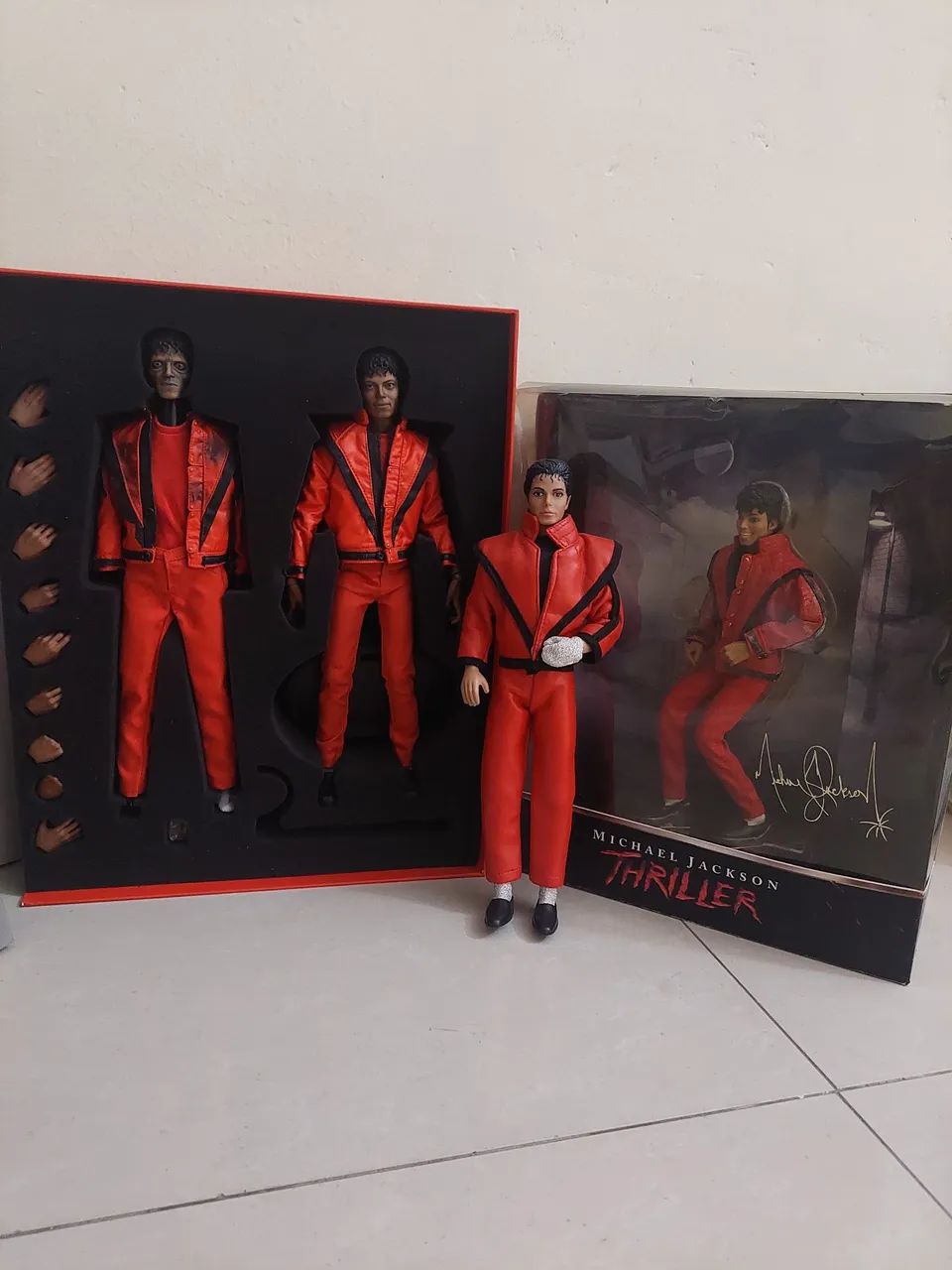 Coleção Thriller Michael Jackson livro, boneco, figure 1984