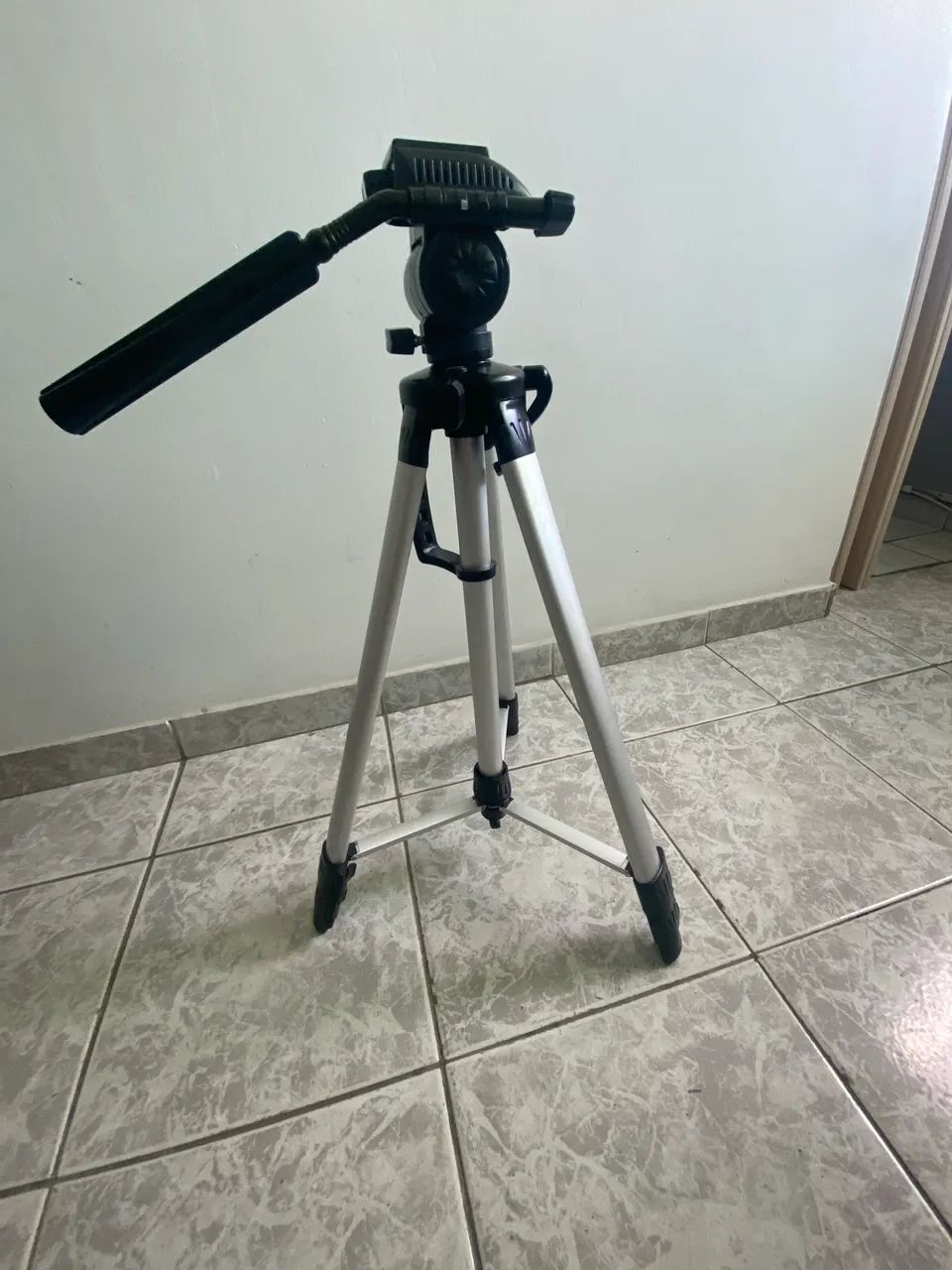 Tripé para câmera e celular  - Foto 3