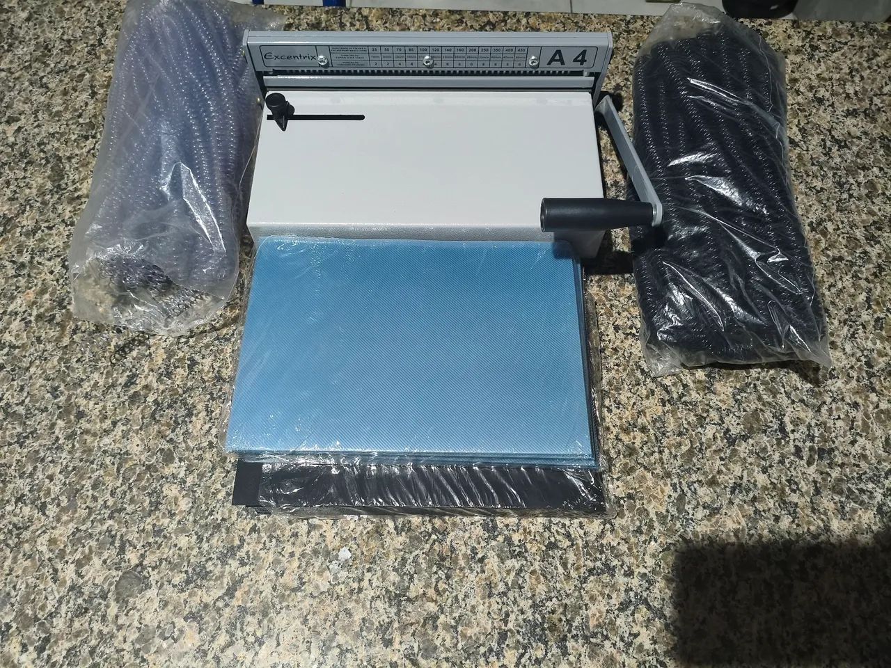 Encadernadora Excentrix A4 Grátis espirais e capas