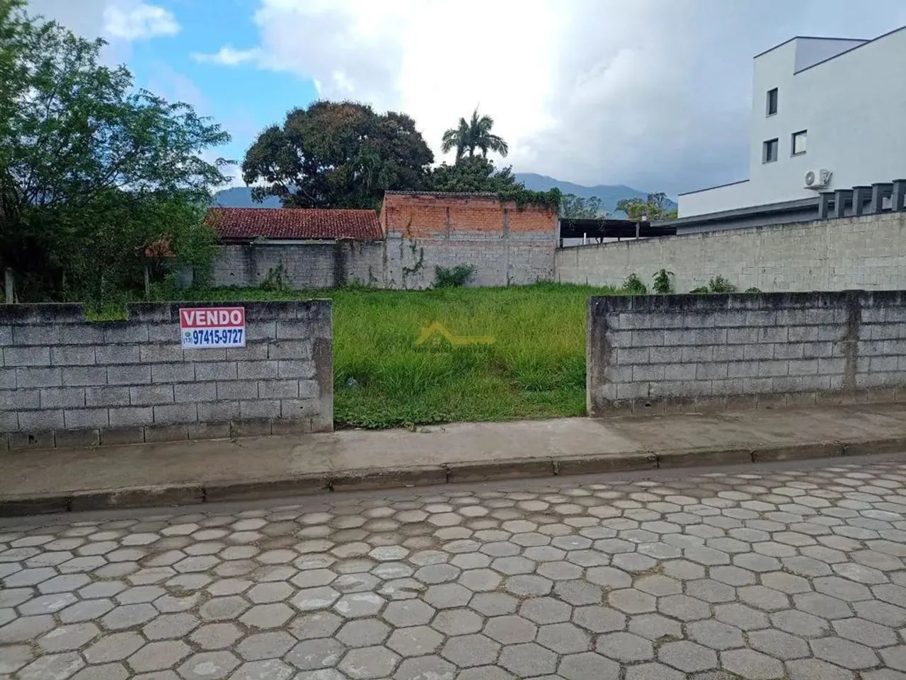 À VENDA - TERRENO NO JARDIM TARUMÃS - CARAGUATATUBA/SP