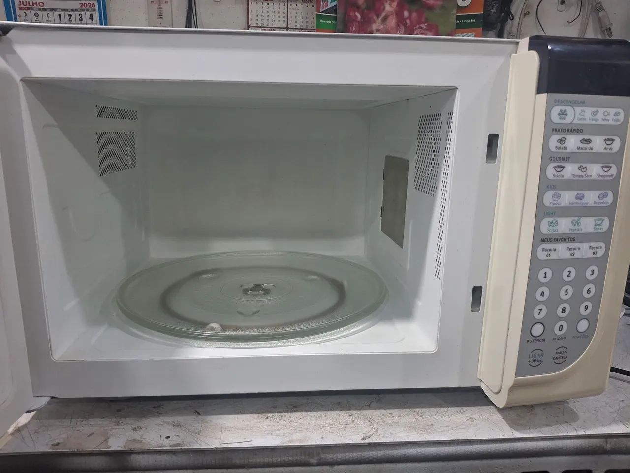 Microondas eletrolux 31 litros 127v usado  - Foto 2
