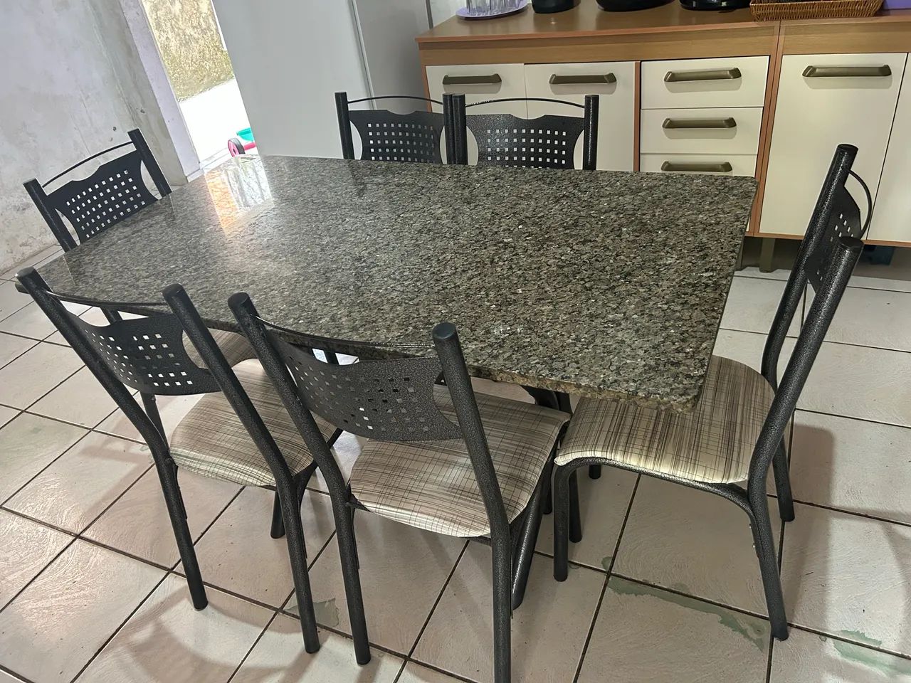 Mesa de mármore com 6 cadeiras  - Foto 5
